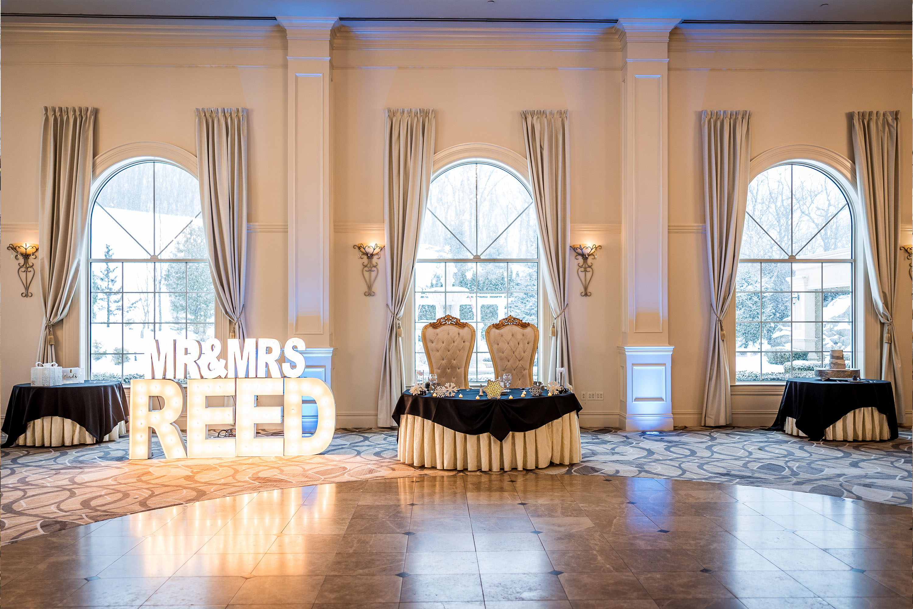 his and her seats at the front of the ballroom